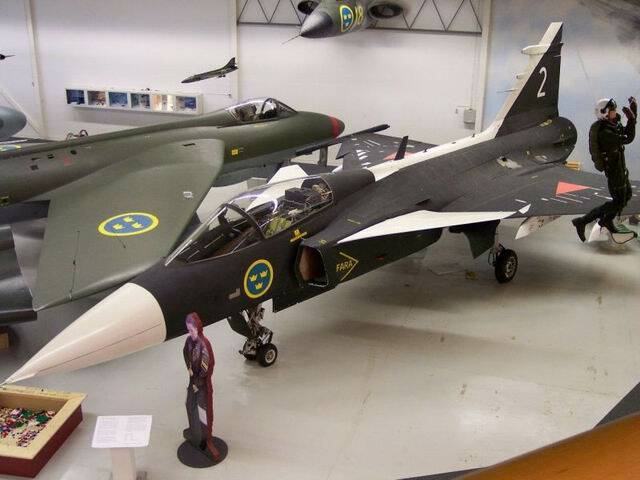 Saab_Gripen_bl.jpg