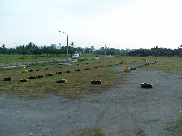 滑胎過彎，油門一拜啦