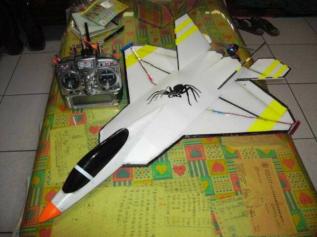 機頭故意塗橘色><"
