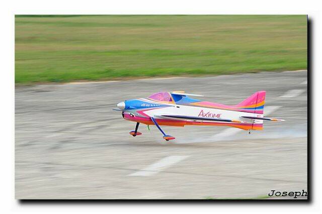 來個連拍看看他起飛的英姿