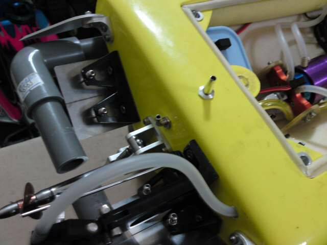 抽水馬達是要從這裡噴水出來!!