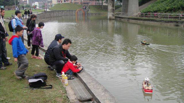 好不容易出太陽 陽明船家好開心