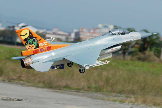 m_f-16-03.jpg