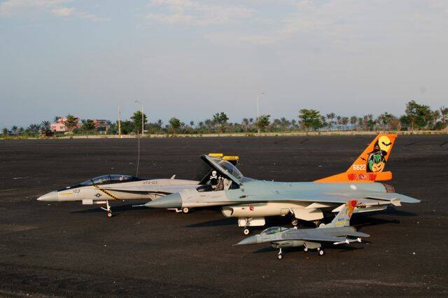 m_f-18-09.jpg