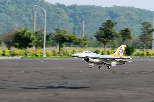m_f-16-13.jpg