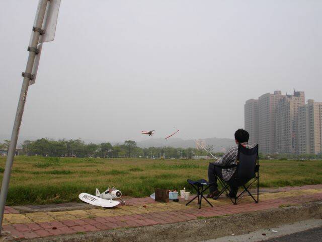 悠閒的慢飛^^