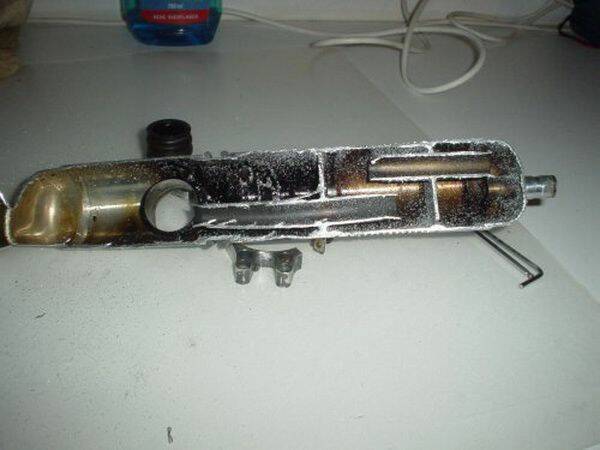 Inside a muffler_调整大小.jpg
