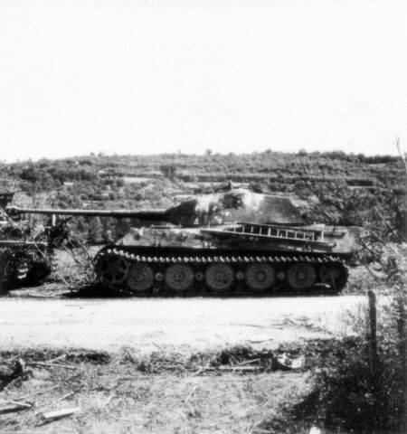 German_tank_Tiger_II_near_Vimoutiers.jpg
