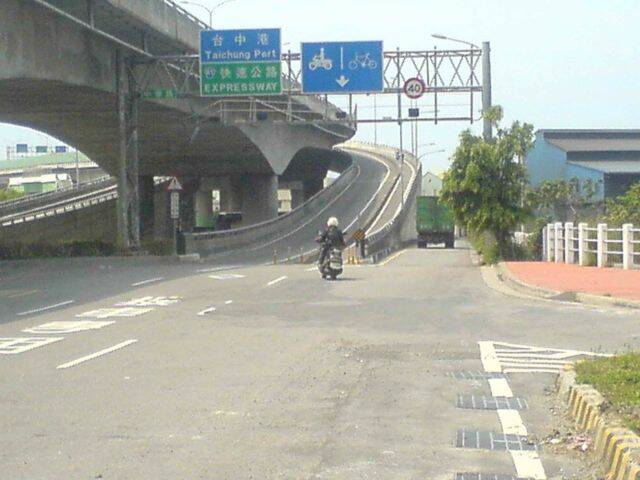 勿上高架橋至旁小路(圖五)