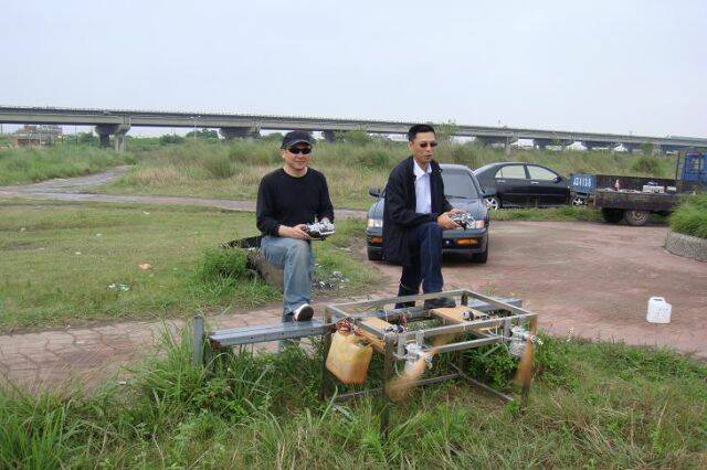 黃師父與長官很滿意