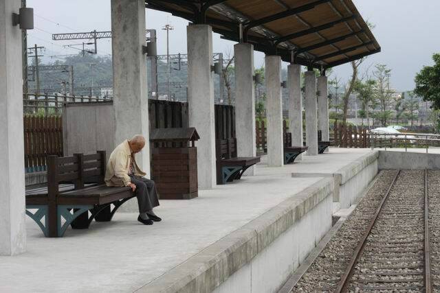 等到老 火車再也不會來了 嗚~~~~