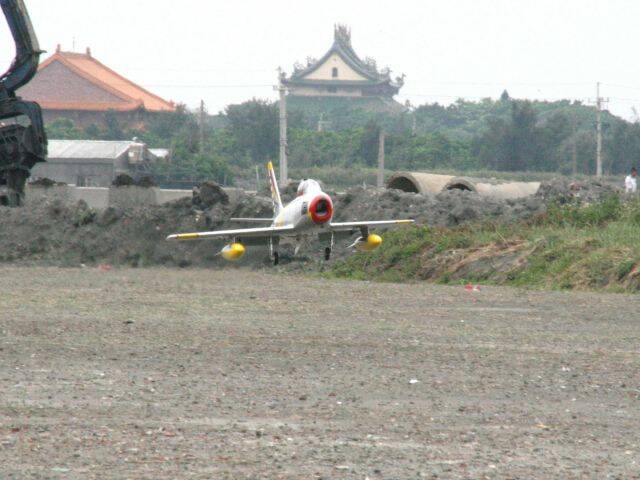 空中故障排除失效，準備迫降