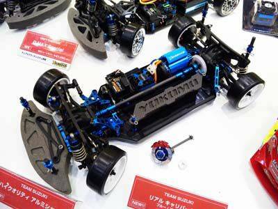 こちらはチームスズキのオプションをフル装備した展示マシン。発売されたばかりのハイクオリティアルミシャ ...