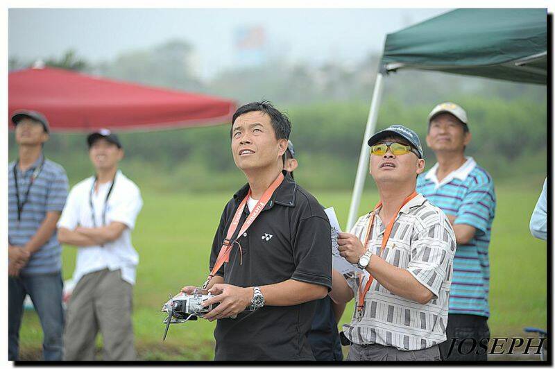 小弟正在做甲組示範陳俊潔大大正在幫我報動作,我是有聽沒有懂