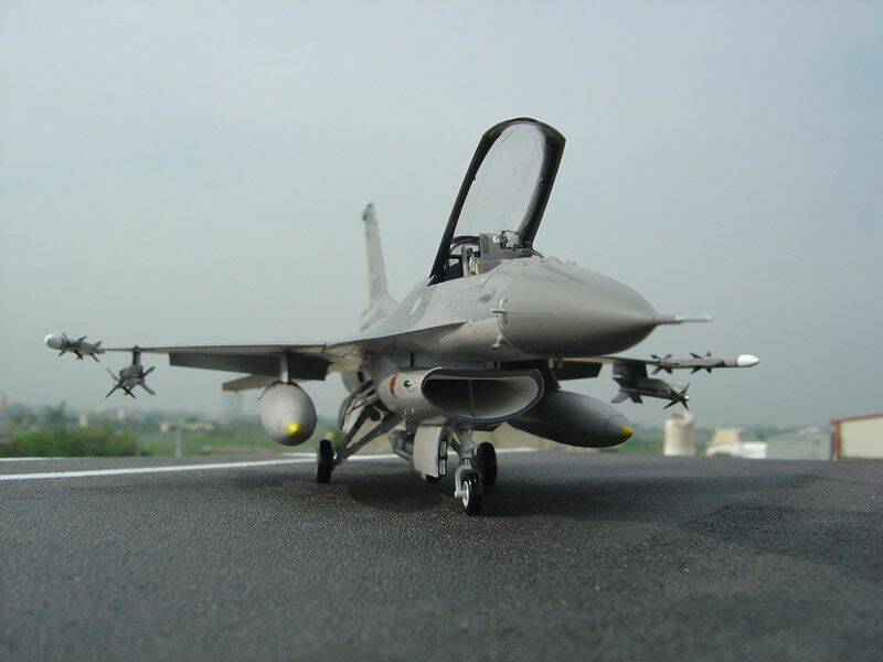 F-16-01.jpg