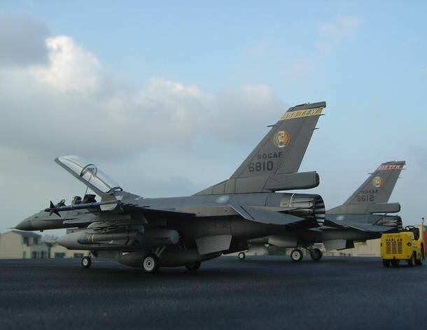 F16-03.jpg