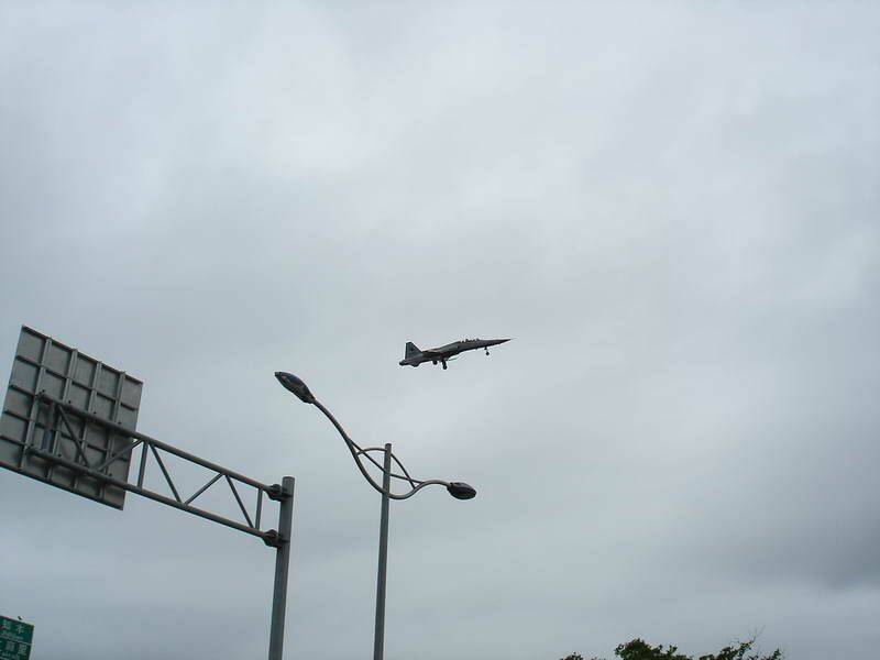 旁邊就是空軍機場