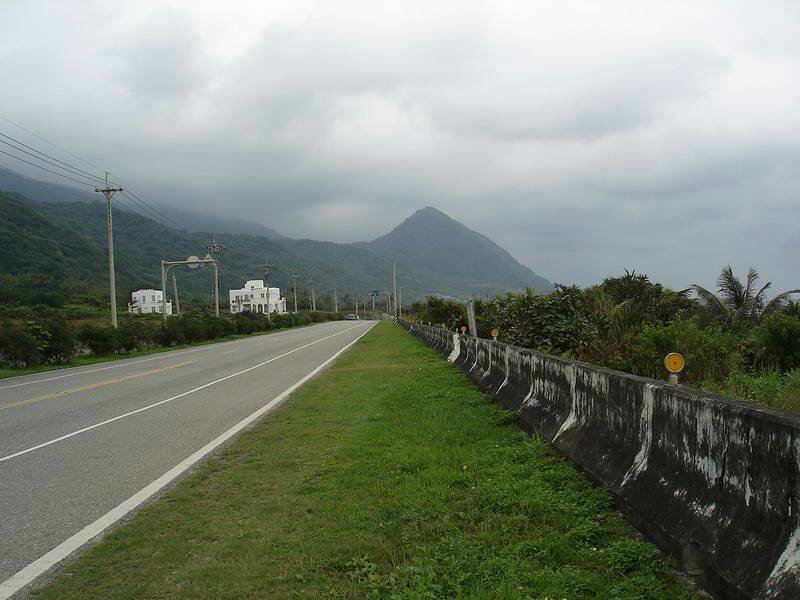 鹽寮海濱    有不少民宿