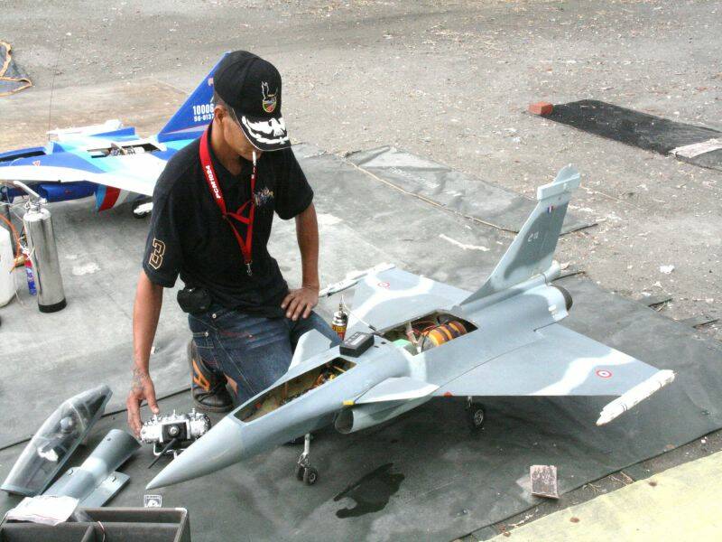 萬益兄，發動機試車