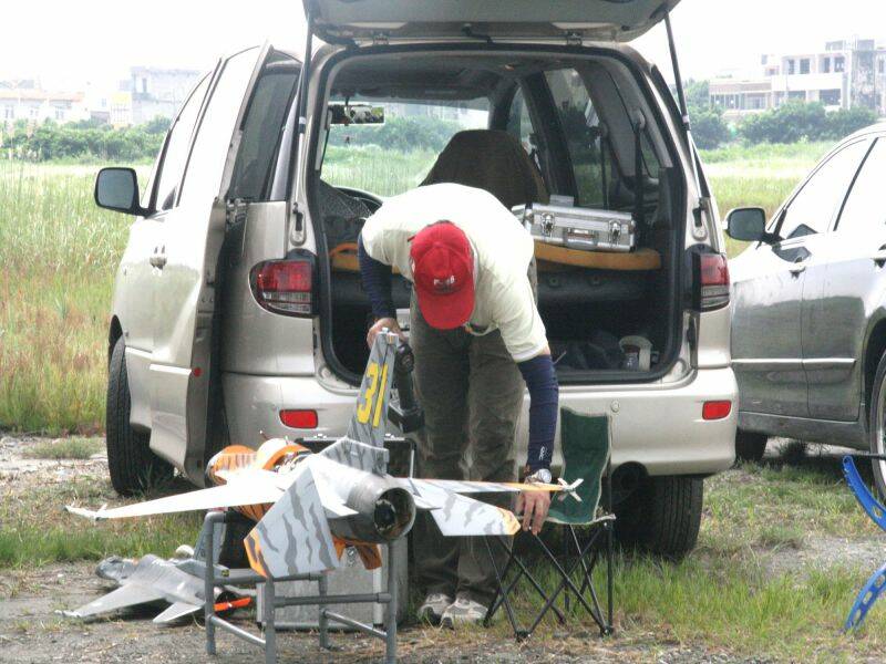 Cps兄，虎斑進行AIM-9M掛載