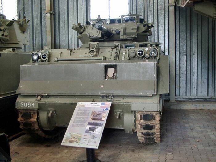 M113