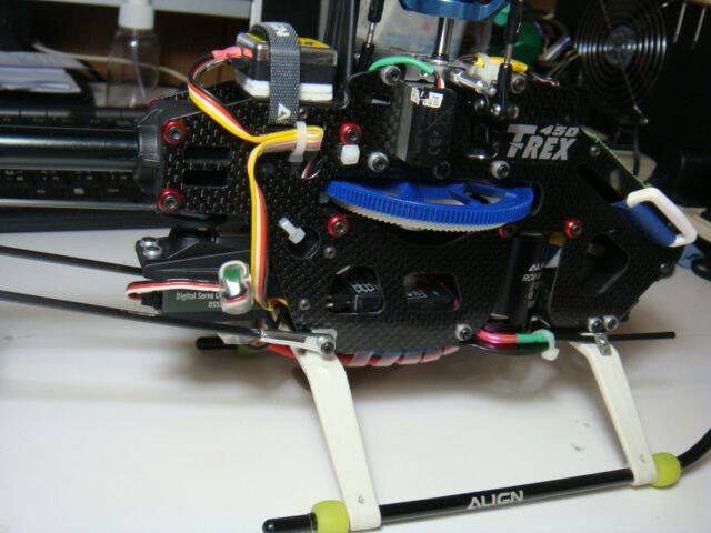 換上2.4G系統，內為R6106HFC接收機