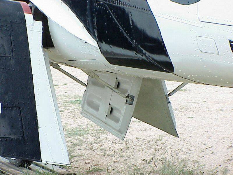 t-28c-07.jpg