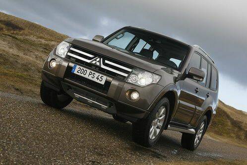 2010-Mitsubishi-Pajero-1.jpg