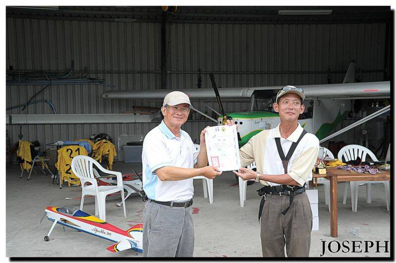 優勝歐老(賽前一週還沒飛過,隨便練個兩趟就給他上了真是厲害)