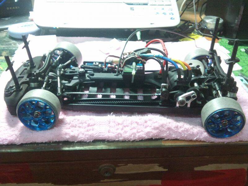 全車照  (目前還是膠件車~~不會Buling Buling)