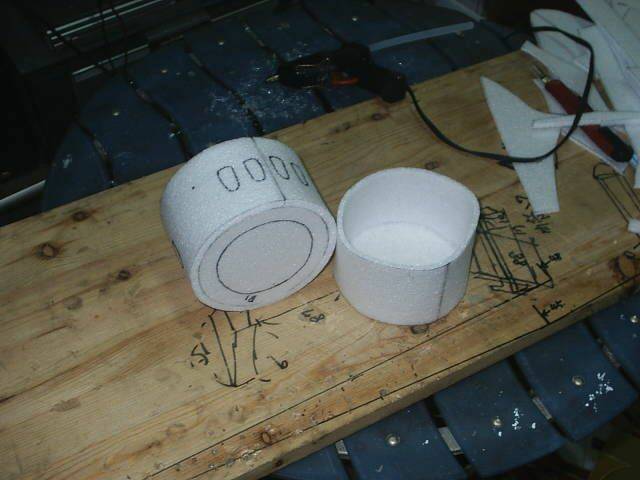 5著開始把機頭到機尾一節一節的黏起來.jpg