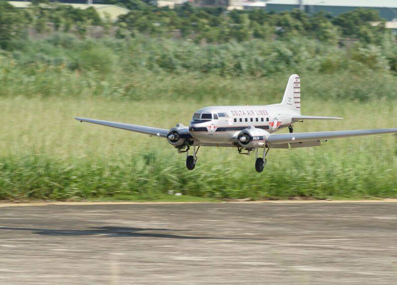 DC-3 landing.jpg