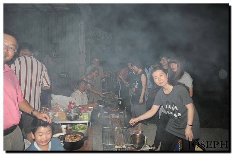 煙霧瀰漫才有像在烤肉