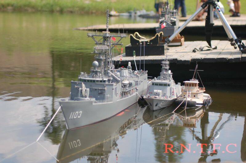 艦艇泊港