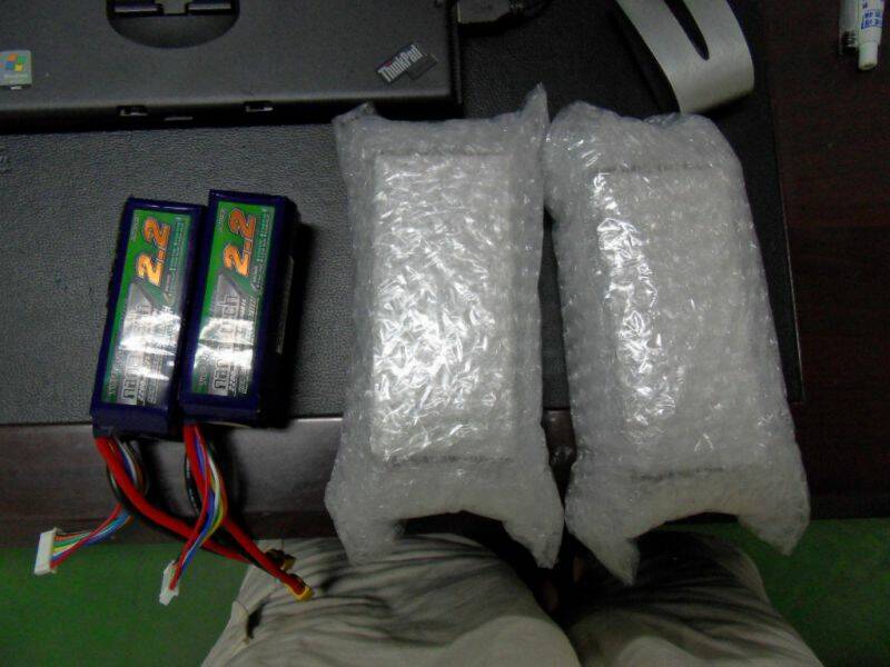拍賣電池在氣泡袋裡