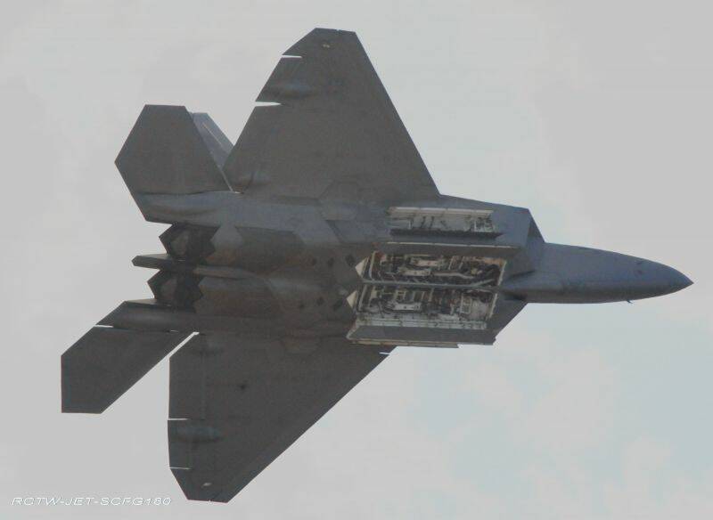F-22-04.jpg
