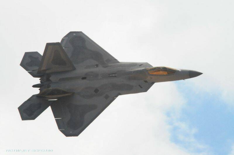 F-22-05.jpg