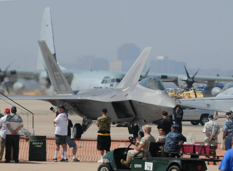 F-22-09.jpg