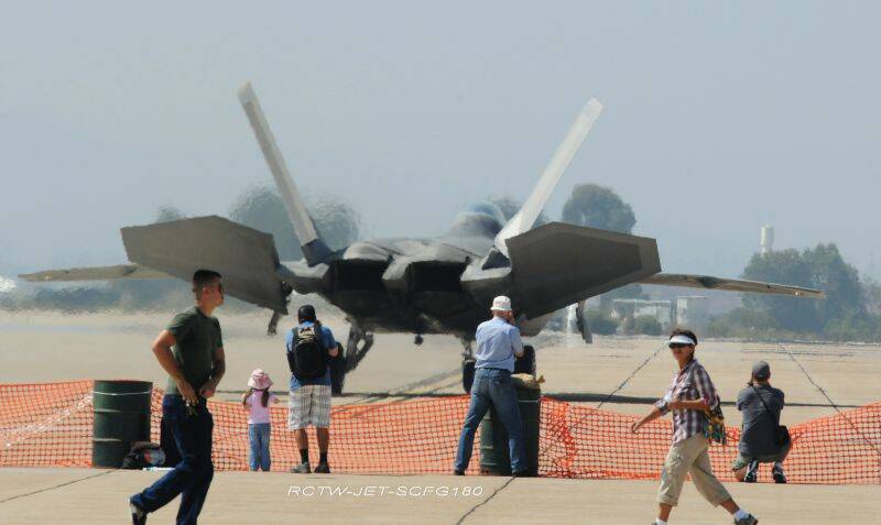 F-22-07.jpg