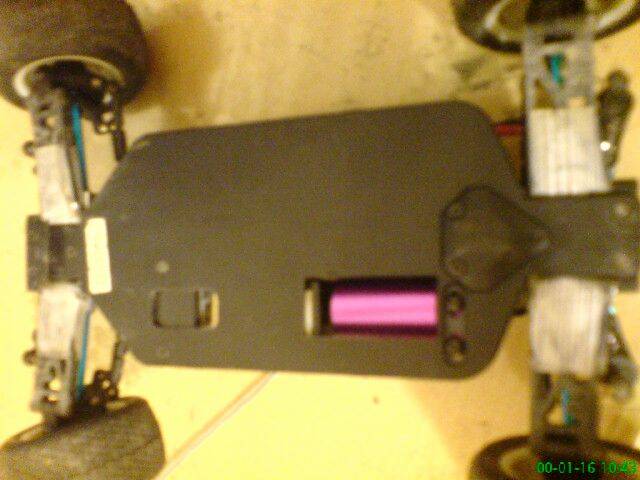 底盤狀況良好  幾乎沒擦傷 都在跑草地