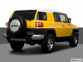 2009-toyota-fj-cruiser-rear.jpg