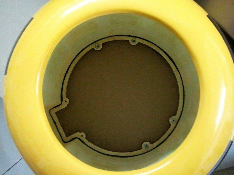 固定螺絲孔在內部