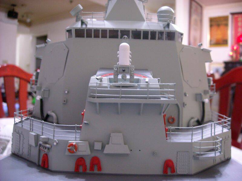 艦橋及近迫武器"方正快砲"