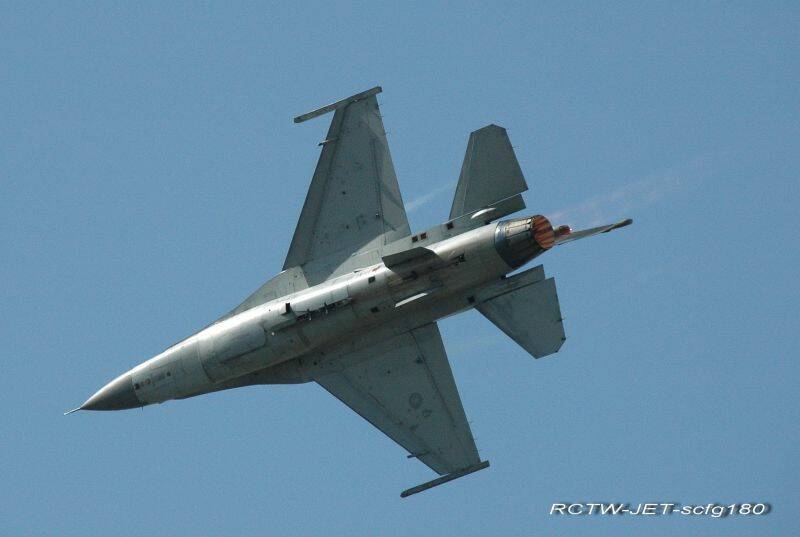 0F-16-02.jpg