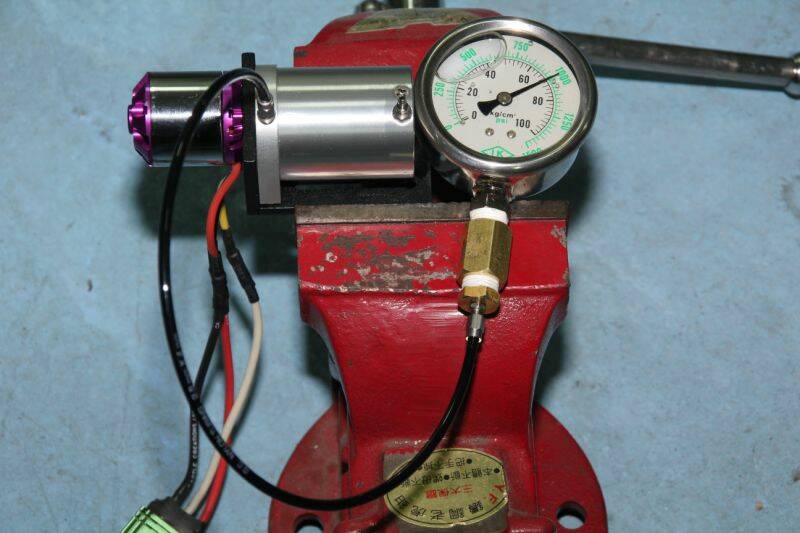 oil pressure gauge.jpg