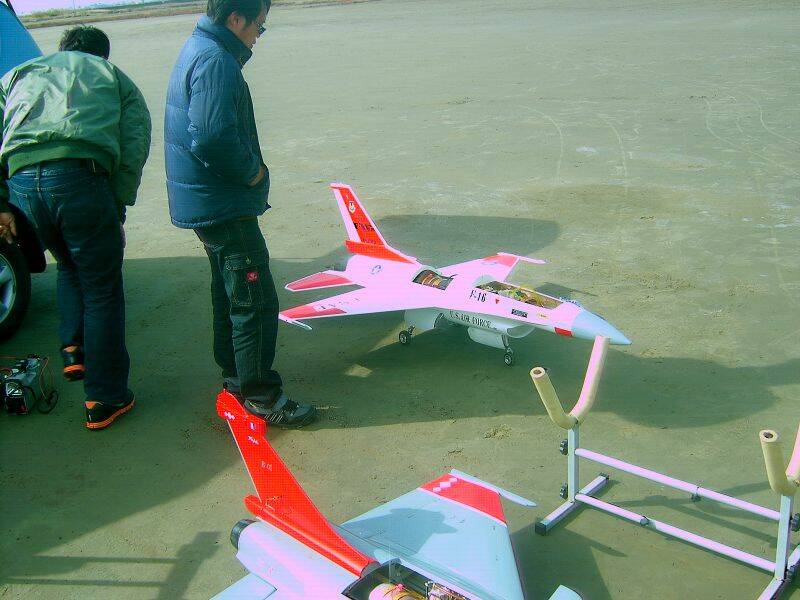 打鼓的F-16