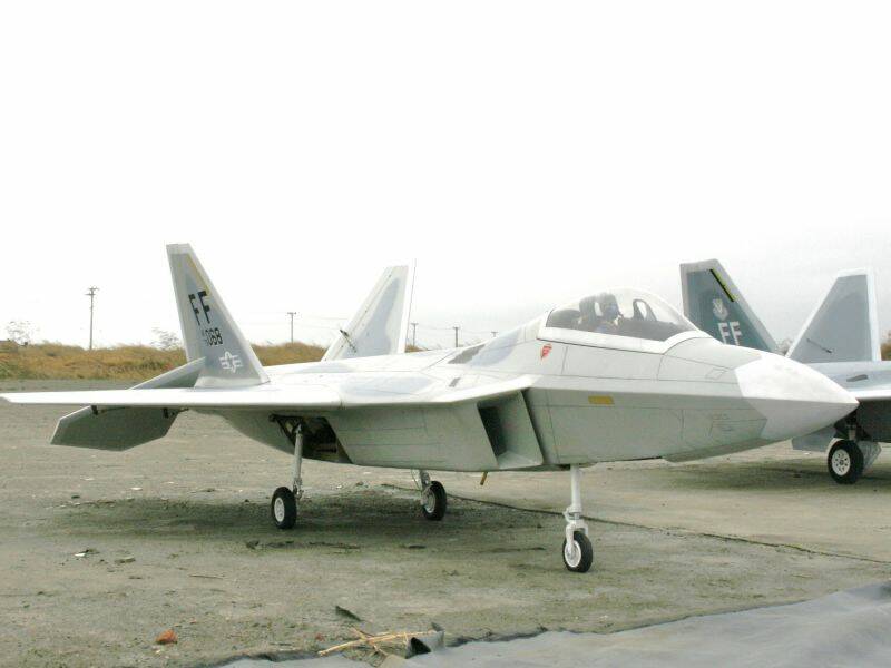 萬益兄：F-22A