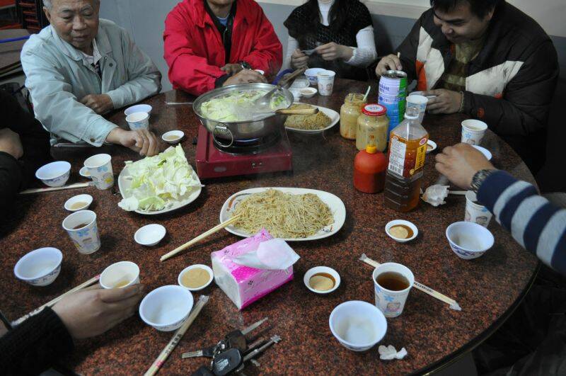 羊肉爐~麵腺上菜
