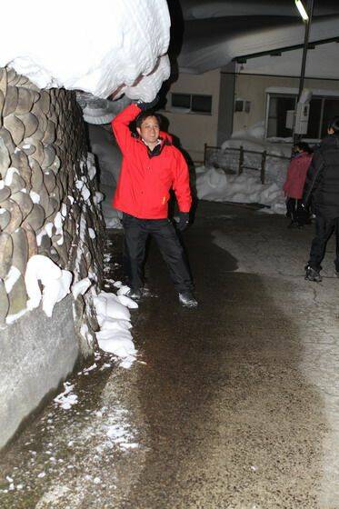 雪積很厚