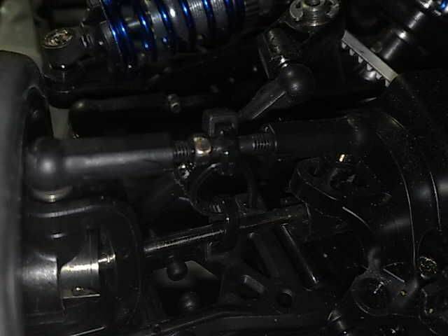 全車不脫落狗骨...撞過1次插銷飛出...狗骨還真得沒脫落....